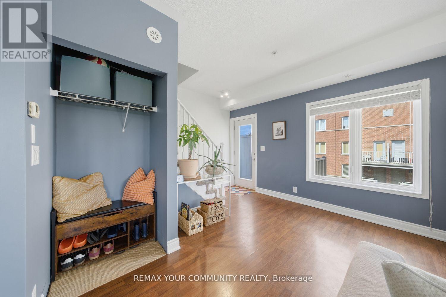 ##204 35 RICHGROVE DRIVE - 27