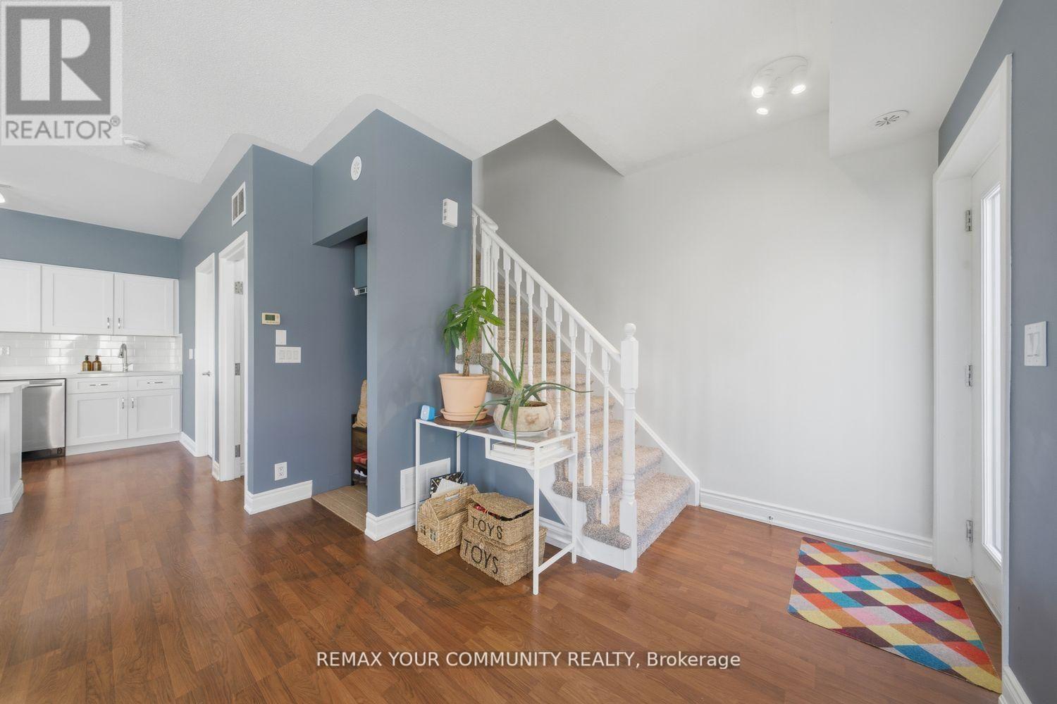 ##204 35 RICHGROVE DRIVE - 28