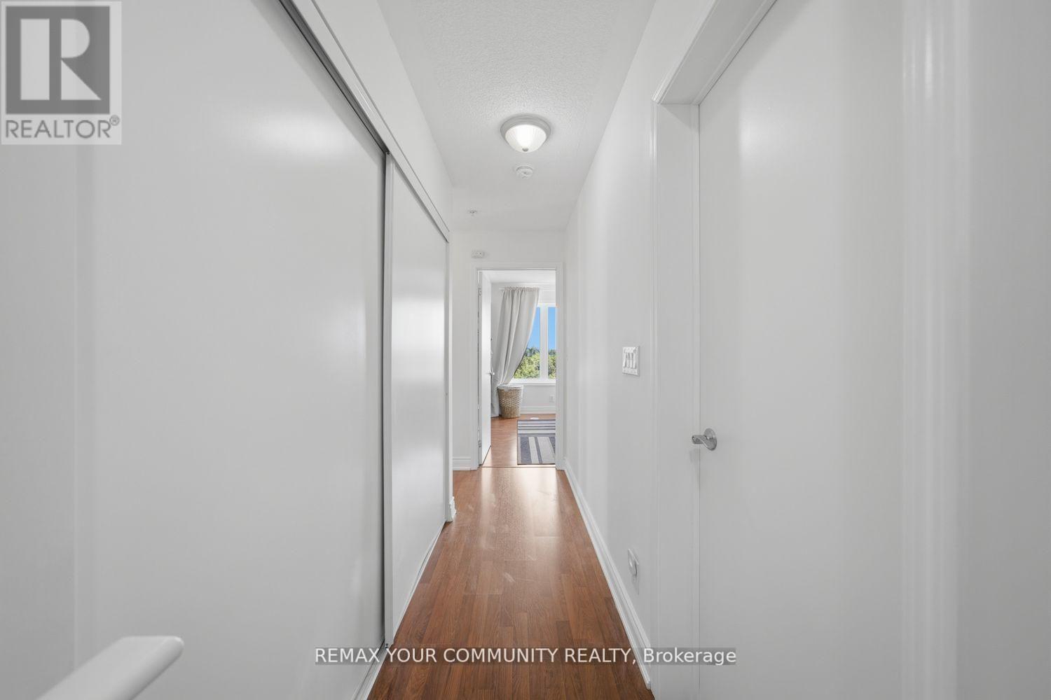##204 35 RICHGROVE DRIVE - 31