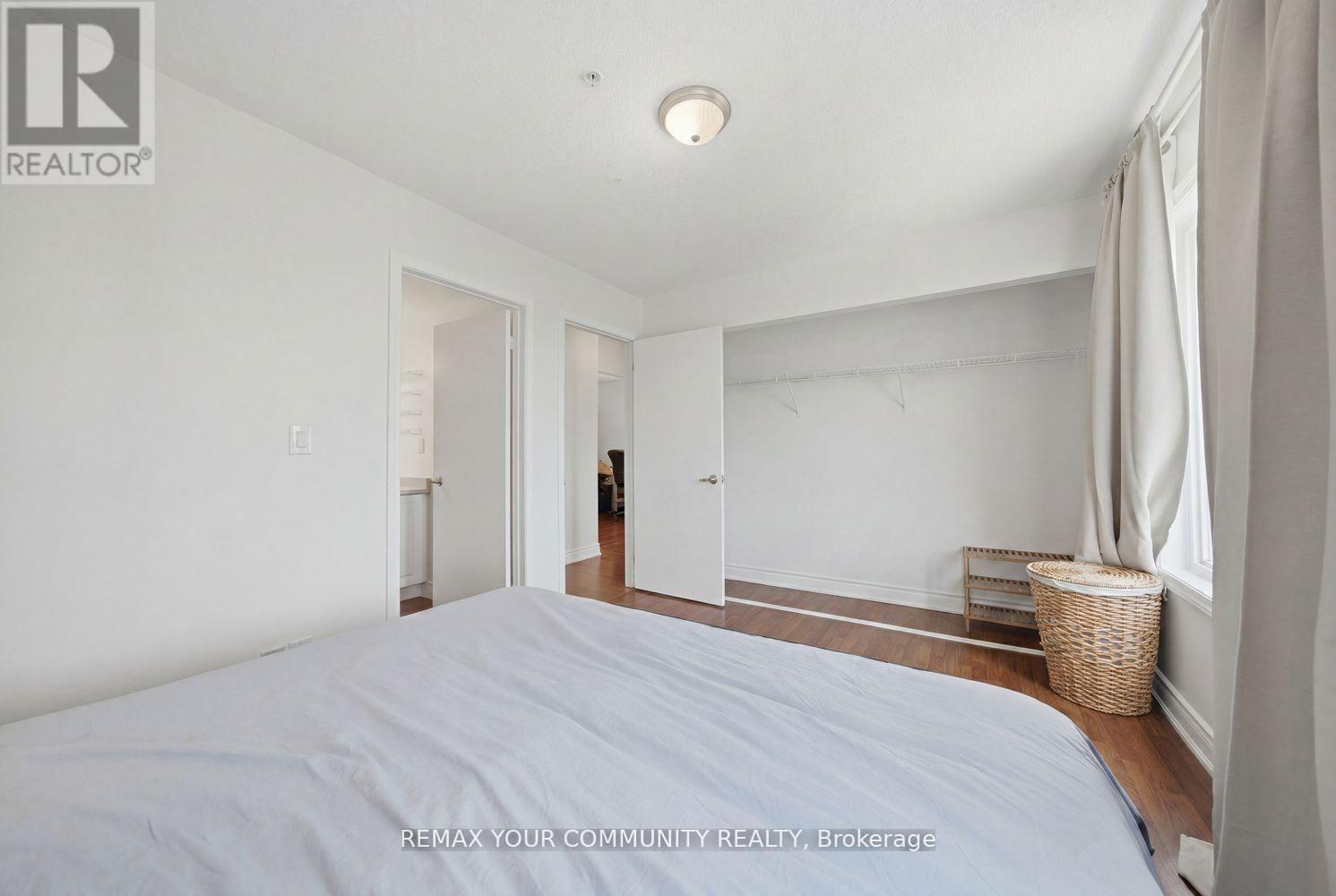 ##204 35 RICHGROVE DRIVE - 35