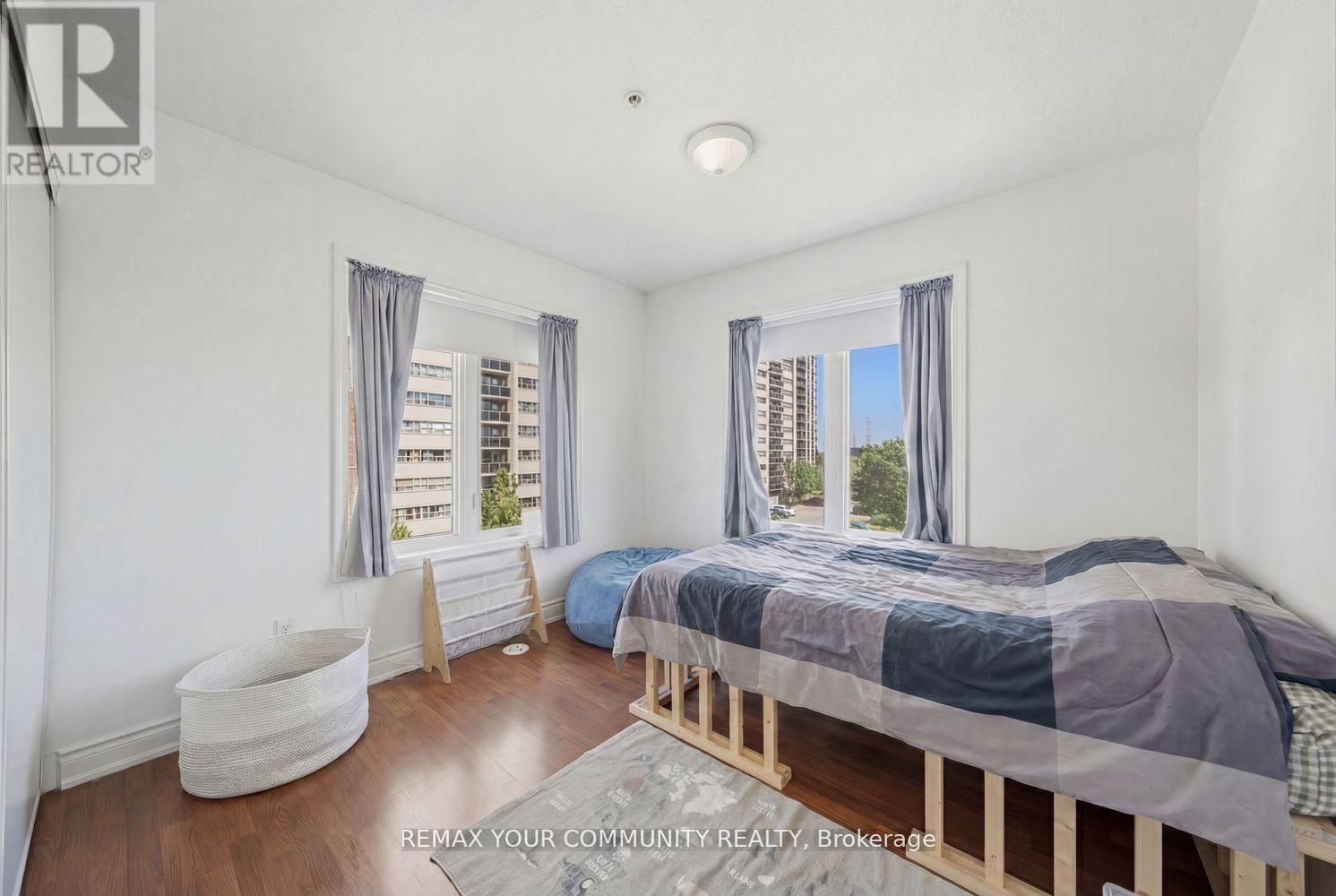 ##204 35 RICHGROVE DRIVE - 37