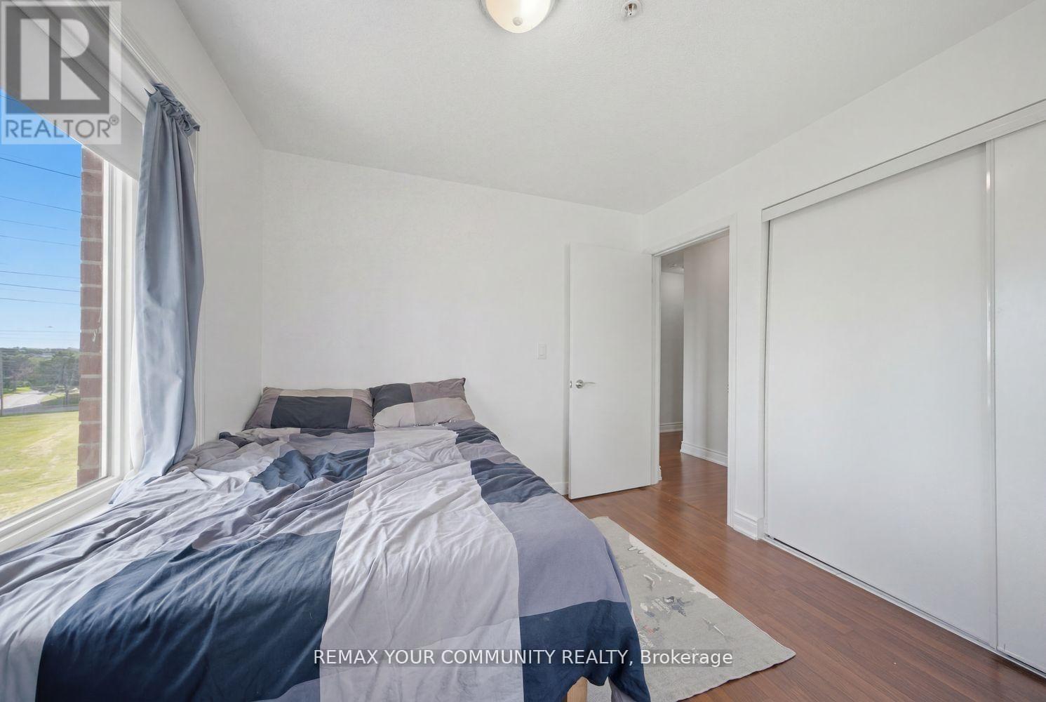 ##204 35 RICHGROVE DRIVE - 39