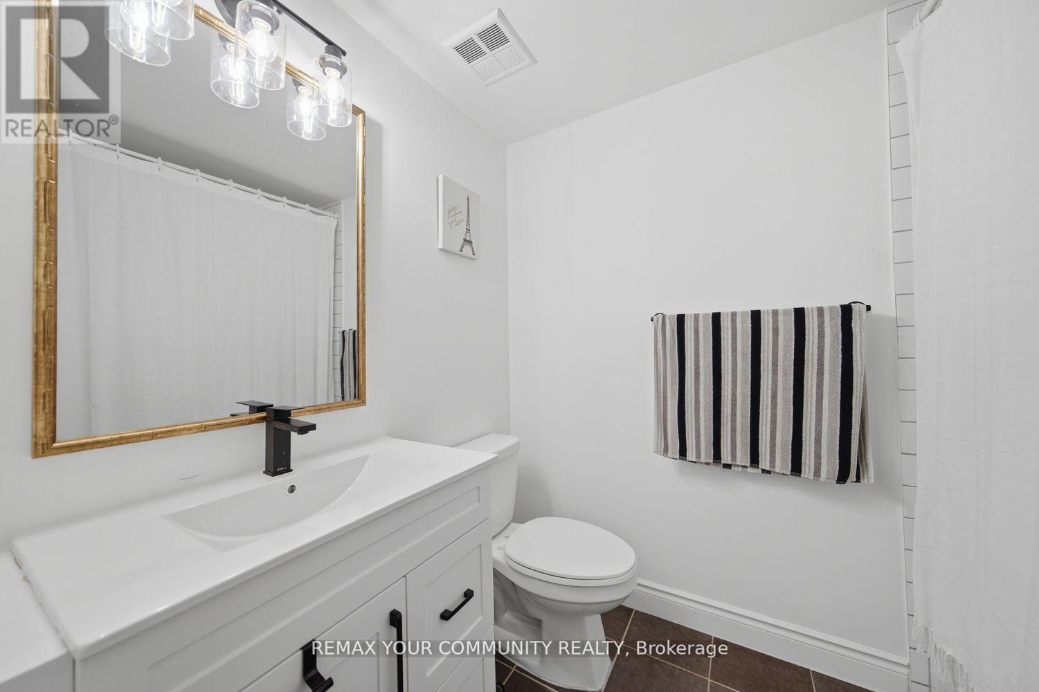 ##204 35 RICHGROVE DRIVE - 42