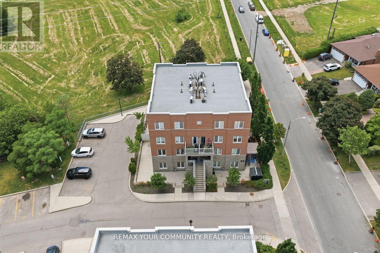 ##204 35 RICHGROVE DRIVE - 46
