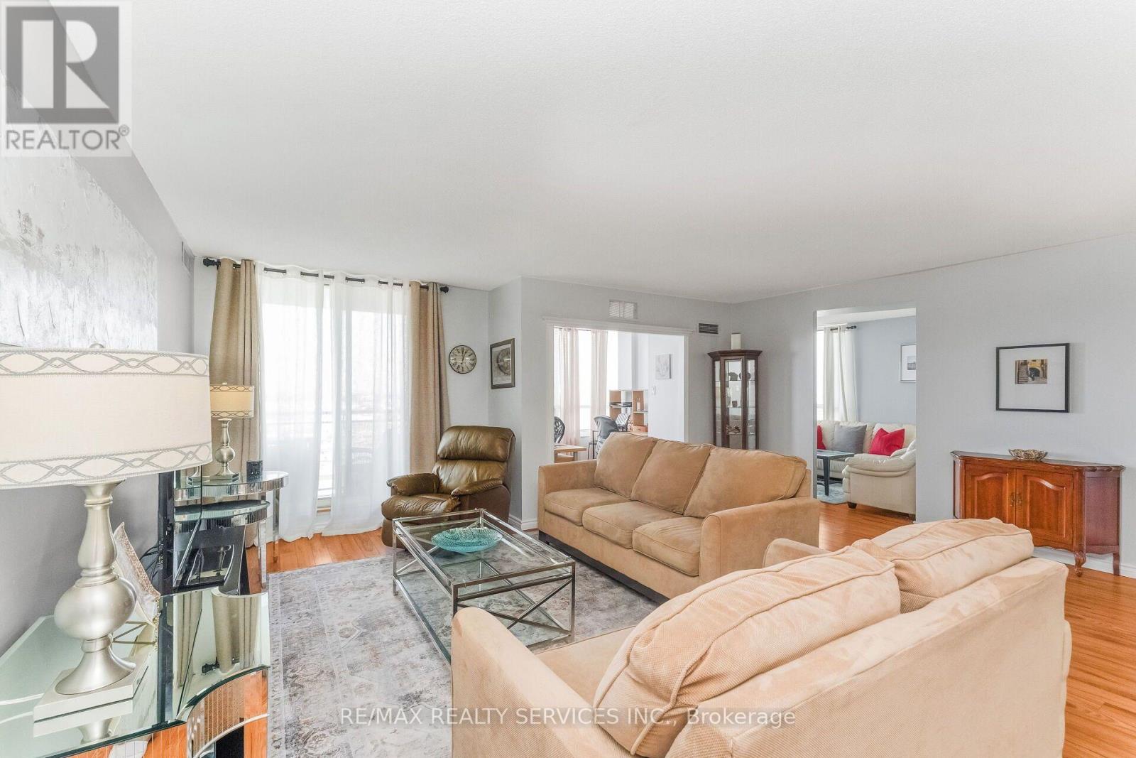 #1606 20 CHERRYTREE DRIVE - 10