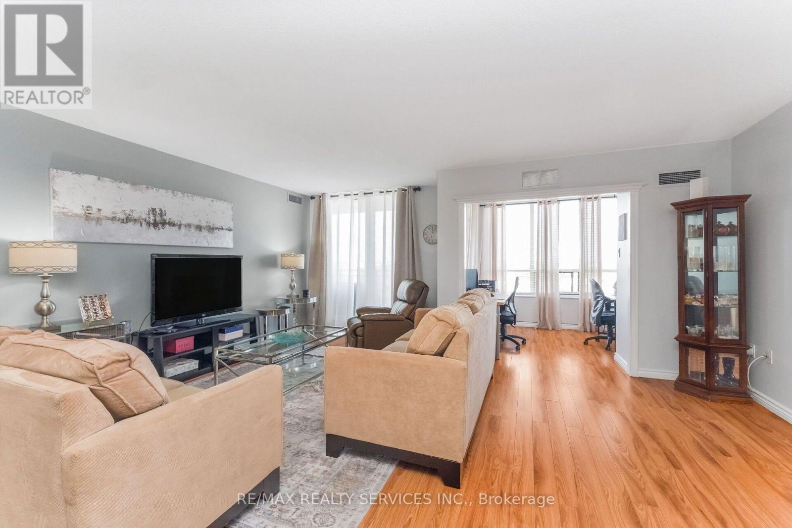 #1606 20 CHERRYTREE DRIVE - 11