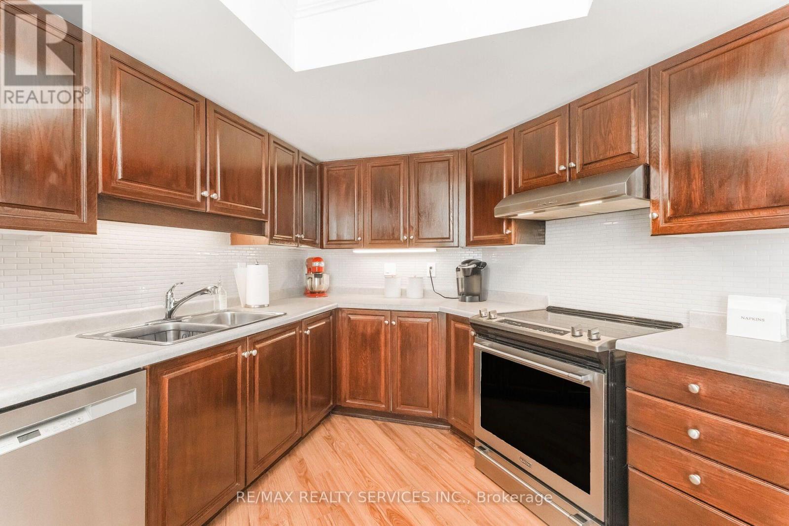 #1606 20 CHERRYTREE DRIVE - 17
