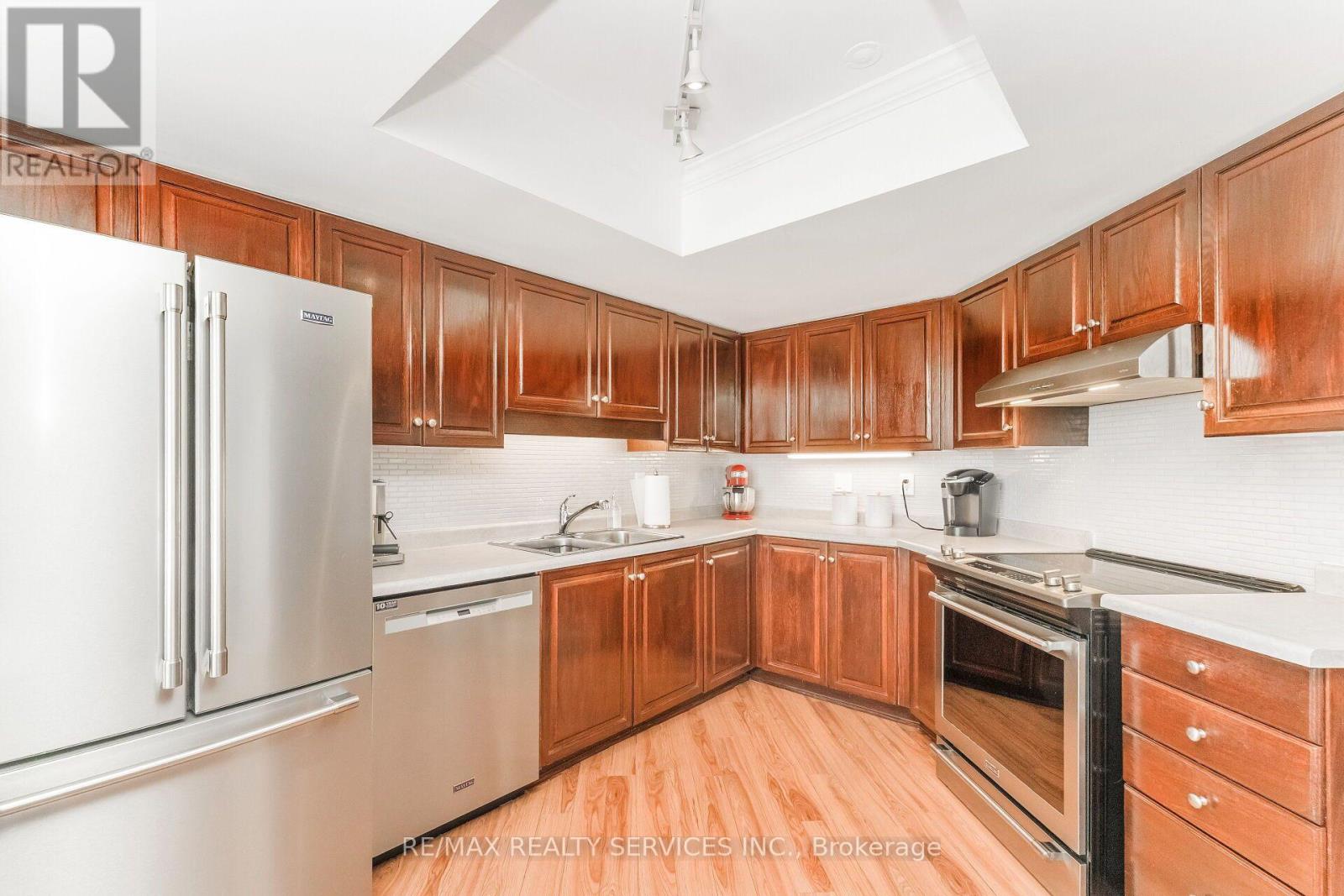 #1606 20 CHERRYTREE DRIVE - 18