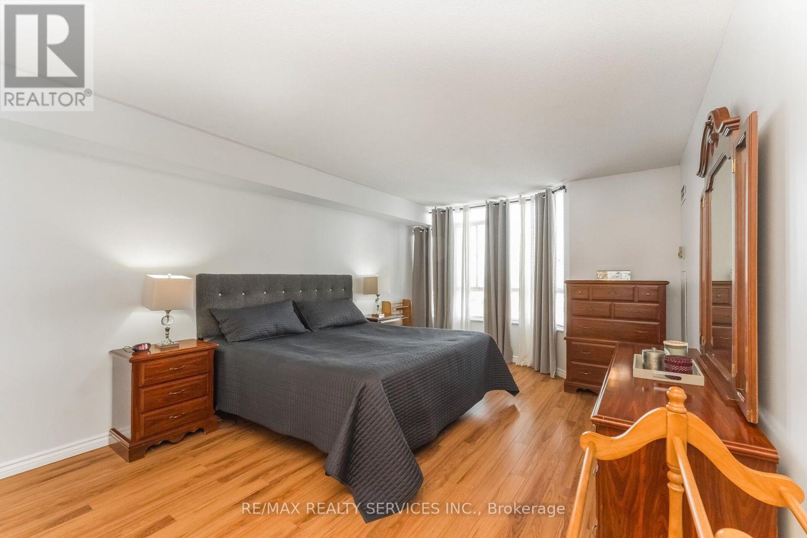 #1606 20 CHERRYTREE DRIVE - 28