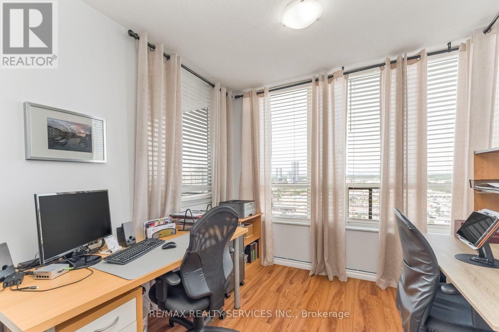 #1606 20 CHERRYTREE DRIVE - 32