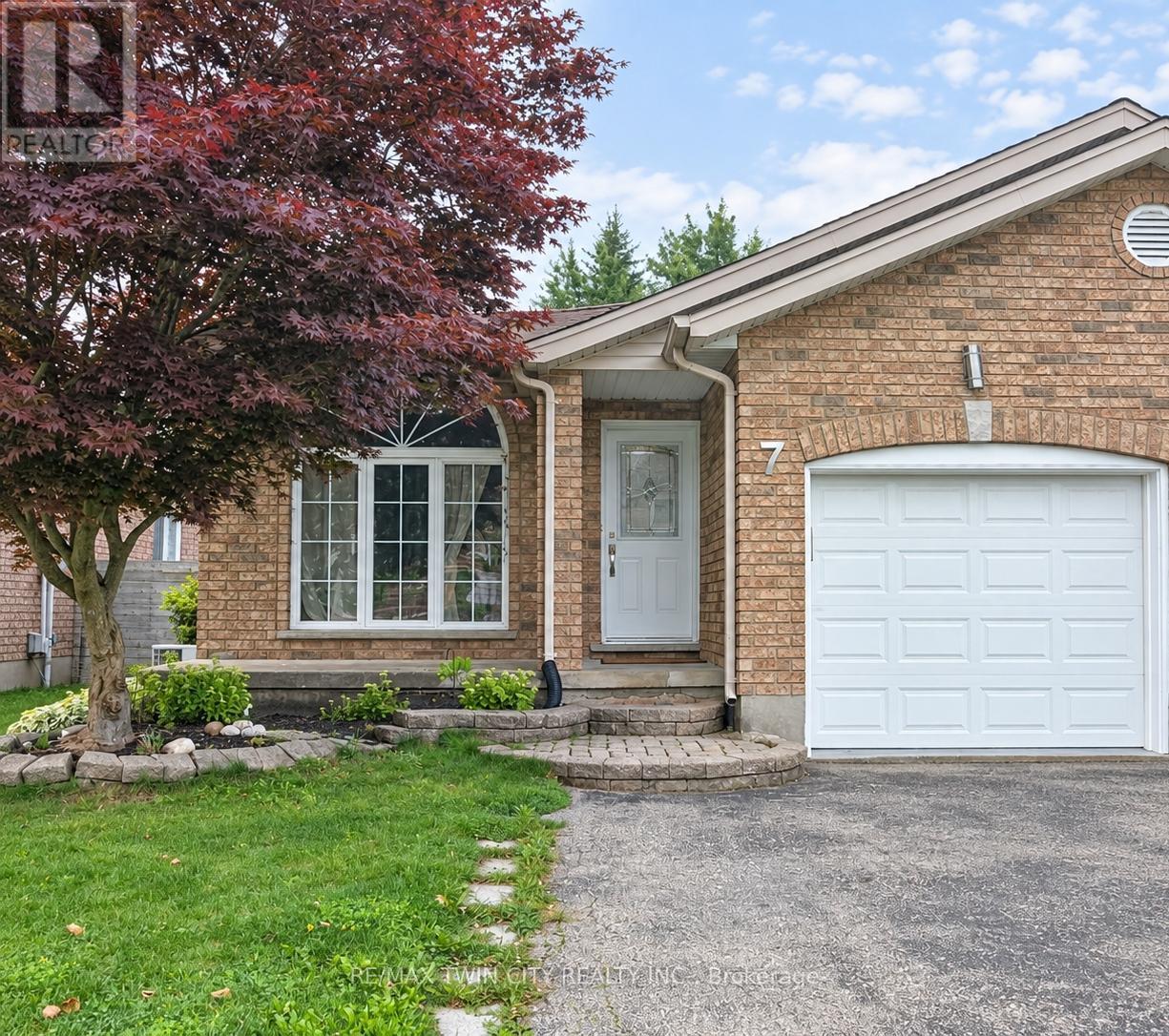 7 BRIARFIELD STREET — photo 2