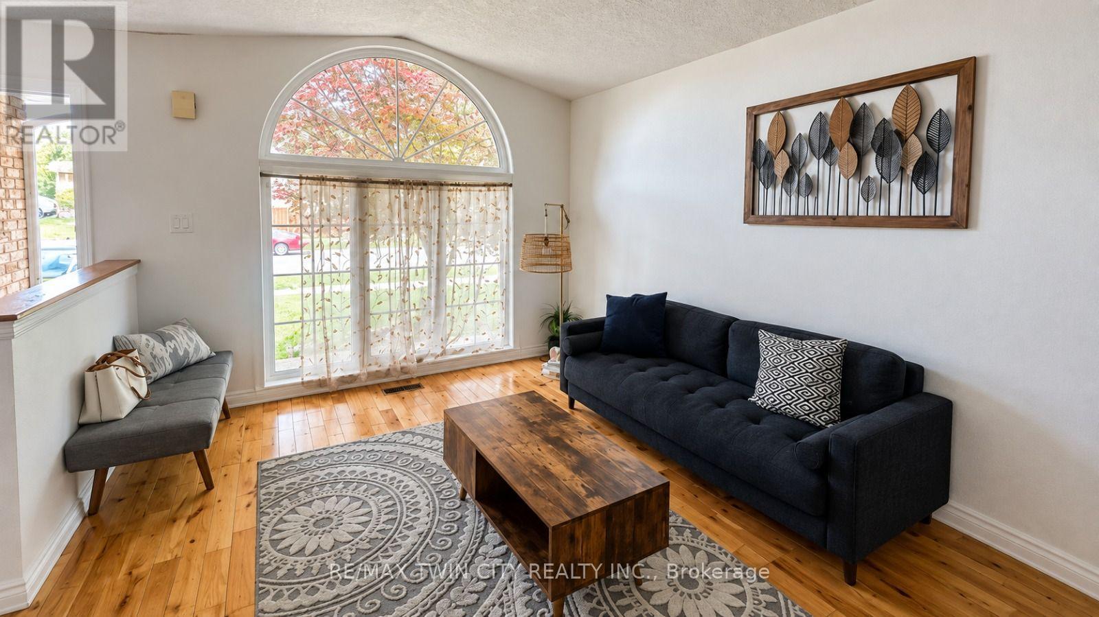 7 BRIARFIELD STREET — photo 3