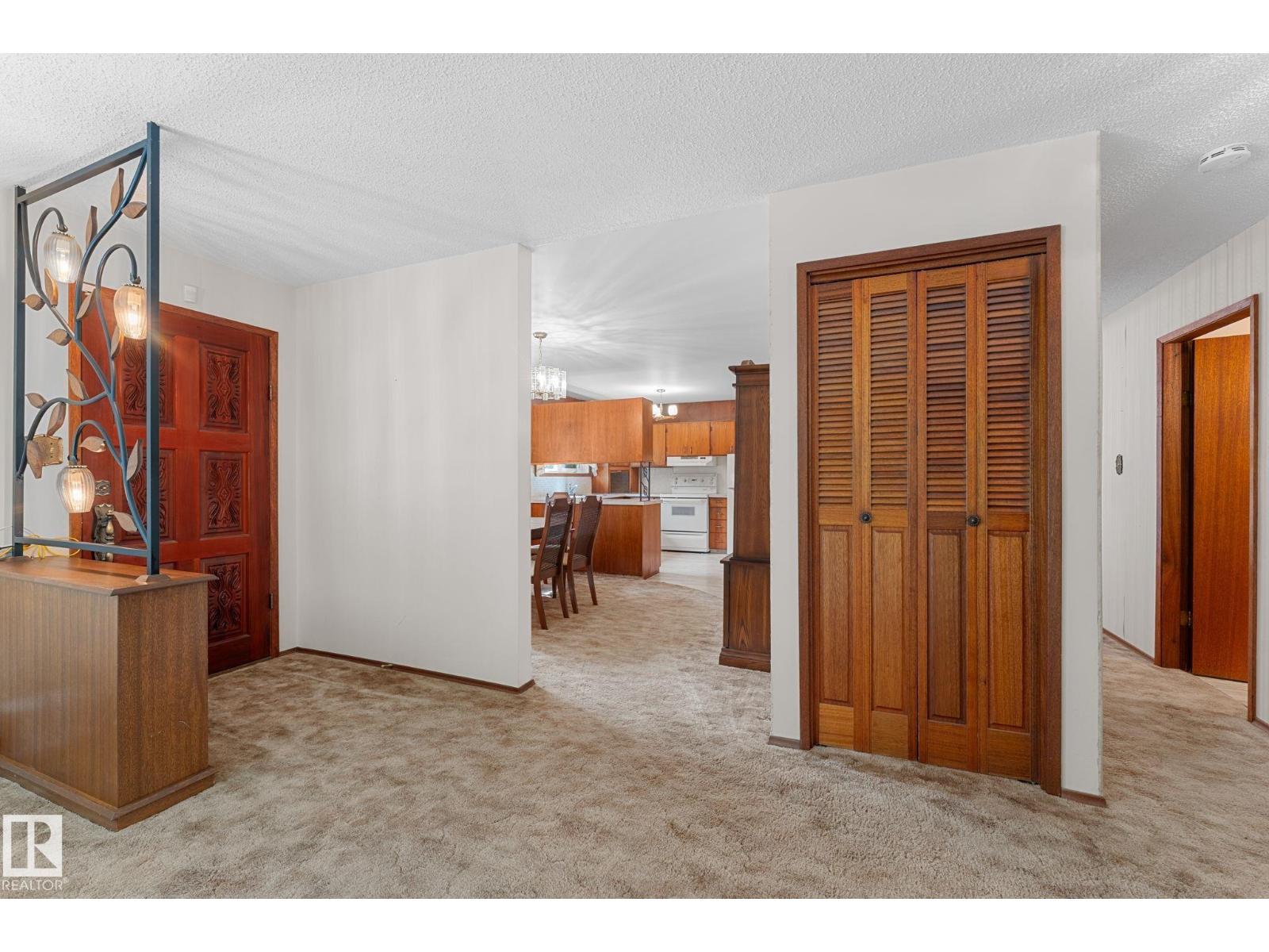 5020 53 AV - 10