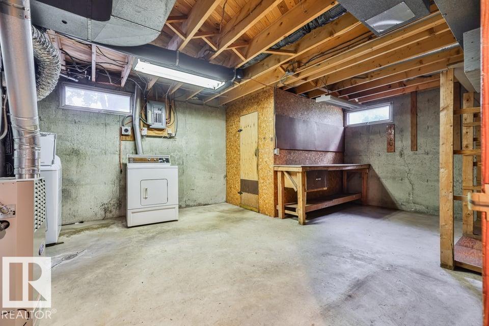1046 Strathcona DR - Image 32