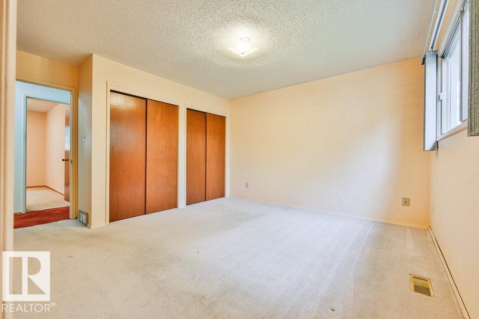 1046 Strathcona DR - 16