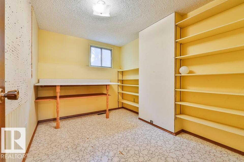 1046 Strathcona DR - 23