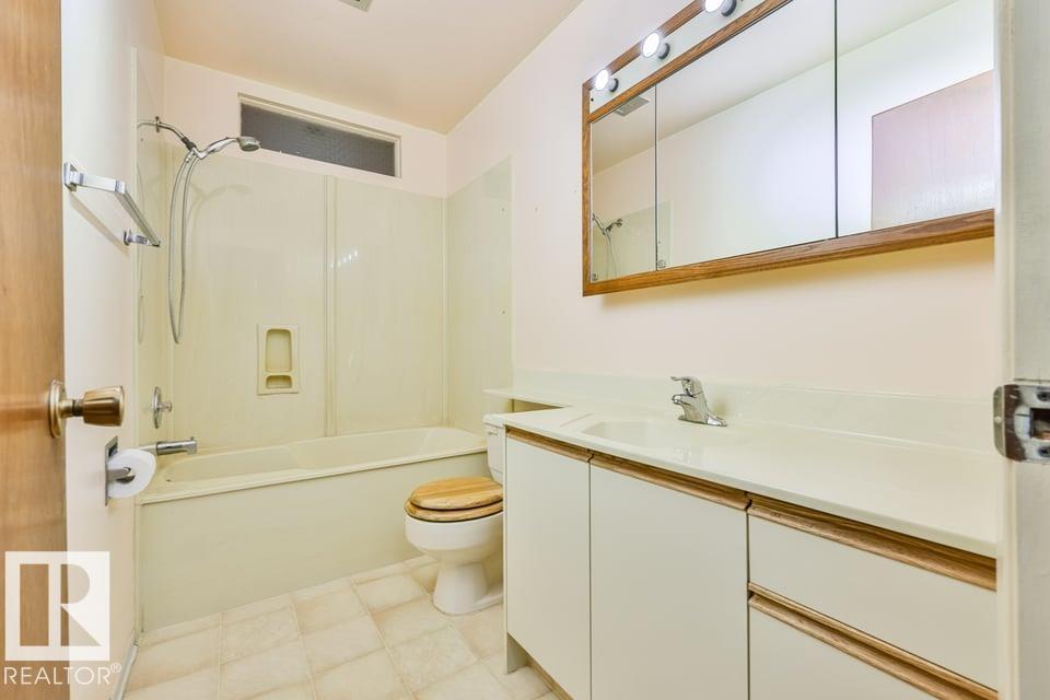 1046 Strathcona DR - Image 14