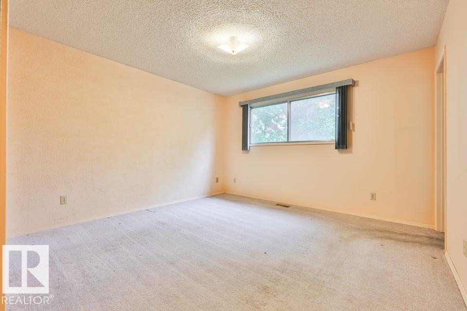 1046 Strathcona DR - Image 15