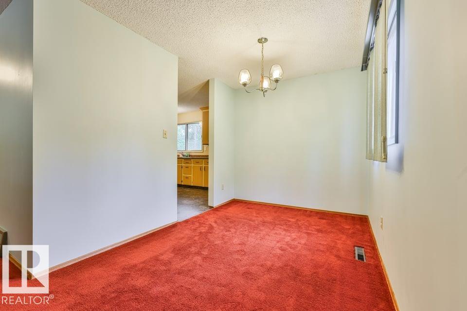 1046 Strathcona DR - 8