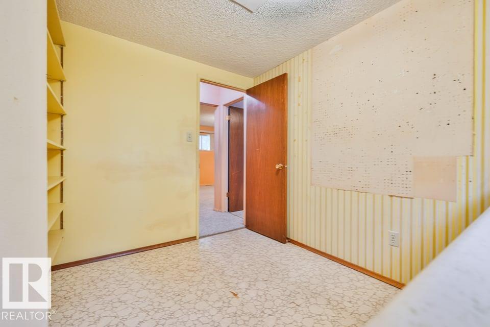 1046 Strathcona DR - 24
