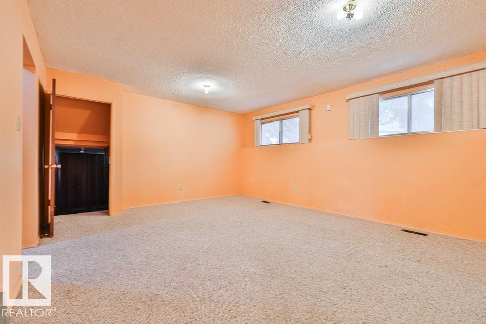 1046 Strathcona DR - Image 28