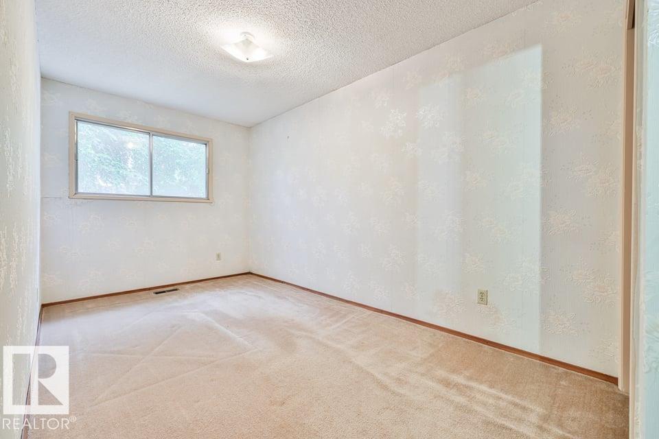 1046 Strathcona DR - Image 20