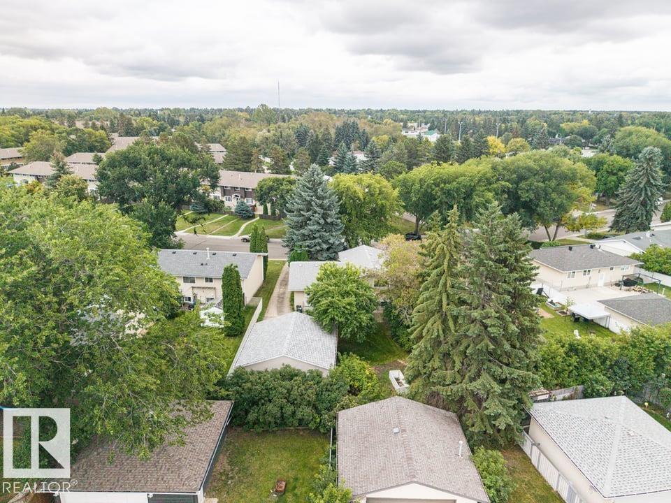 1046 Strathcona DR - 39