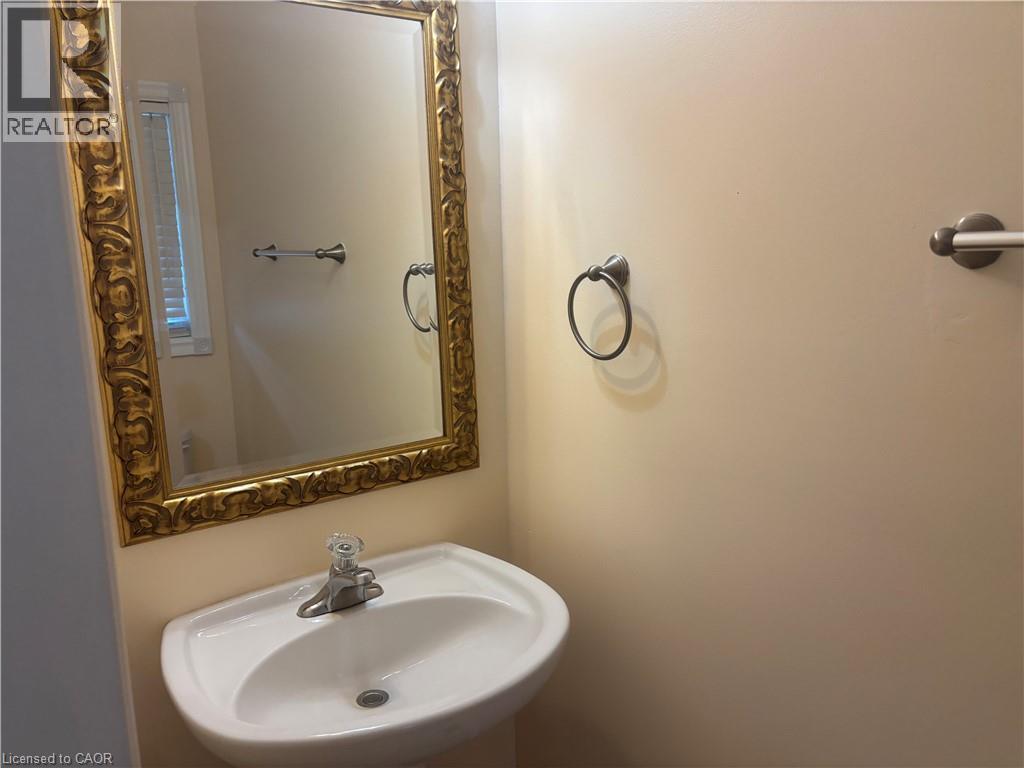 30 MEADOW WOOD Crescent, Stoney Creek — photo 7