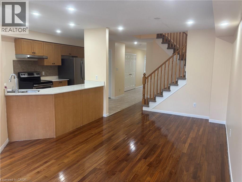 30 MEADOW WOOD Crescent, Stoney Creek — photo 8