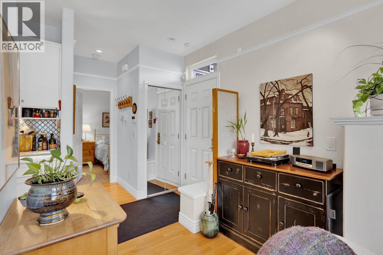 980 W 16TH AVENUE, Vancouver