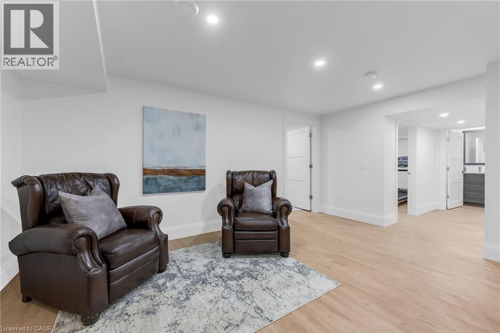 16 WHITEHALL Gate - Image 36