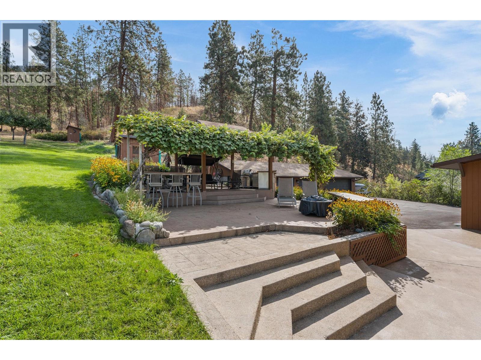 9983 Okanagan Centre Road W, Lake Country - Image 1
