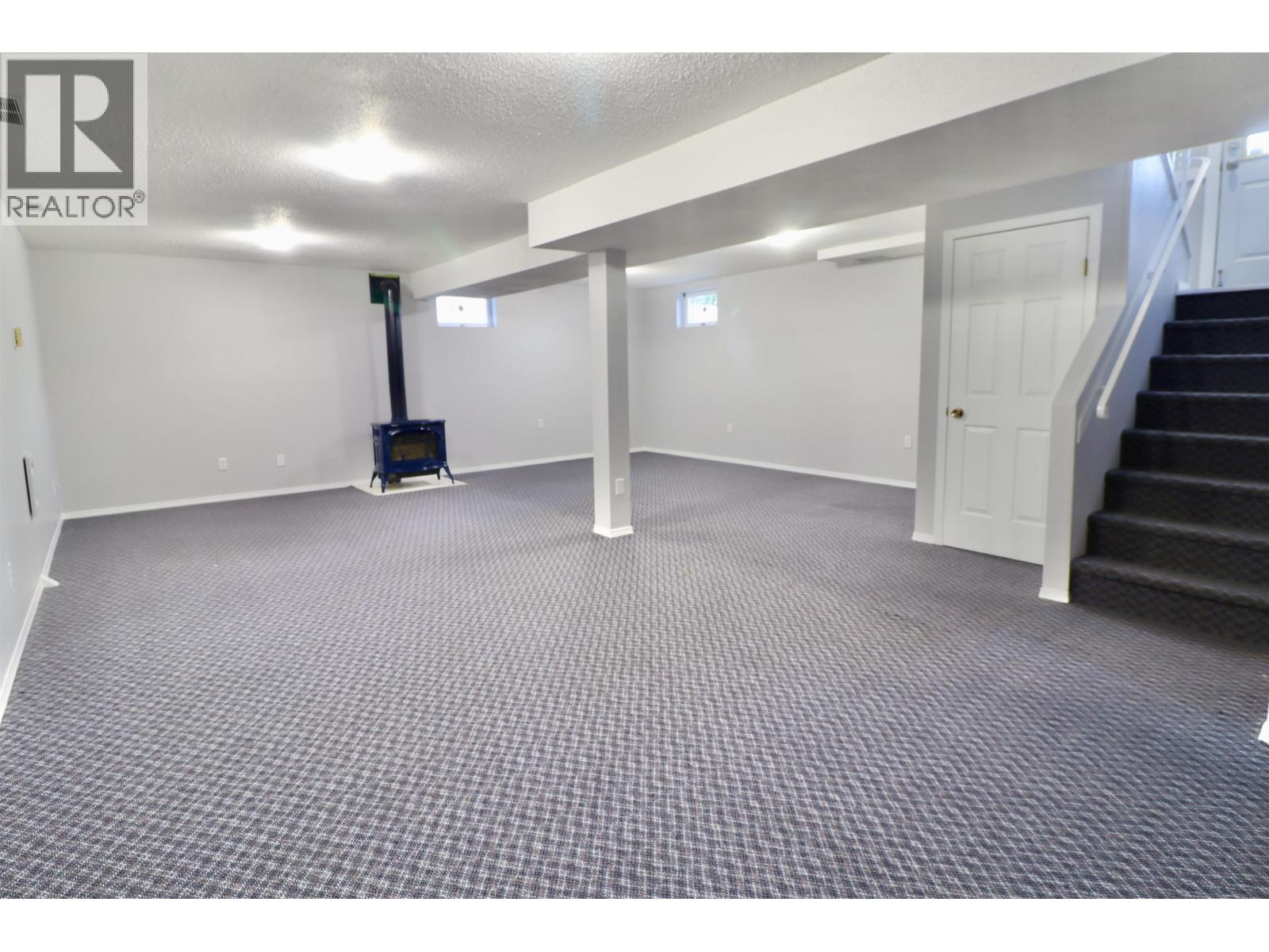 230 WILSON CRESCENT - 12