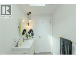 2624 Estevan Ave, Oak Bay, BC V8R2T2 Photo 32