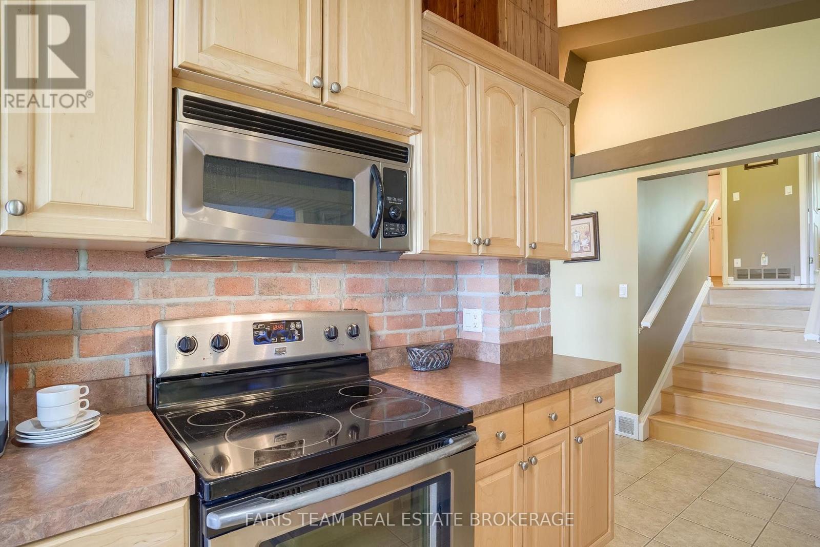 1787 CHAMPLAIN ROAD, Tiny — photo 8