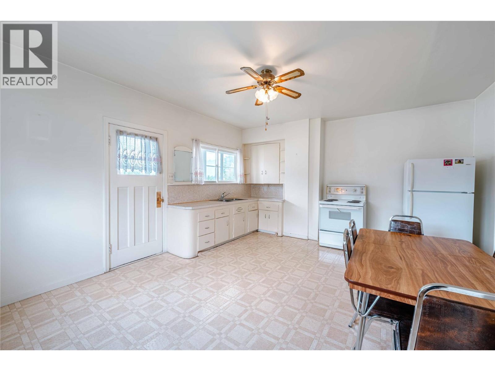 514 Fourth Street E - 10