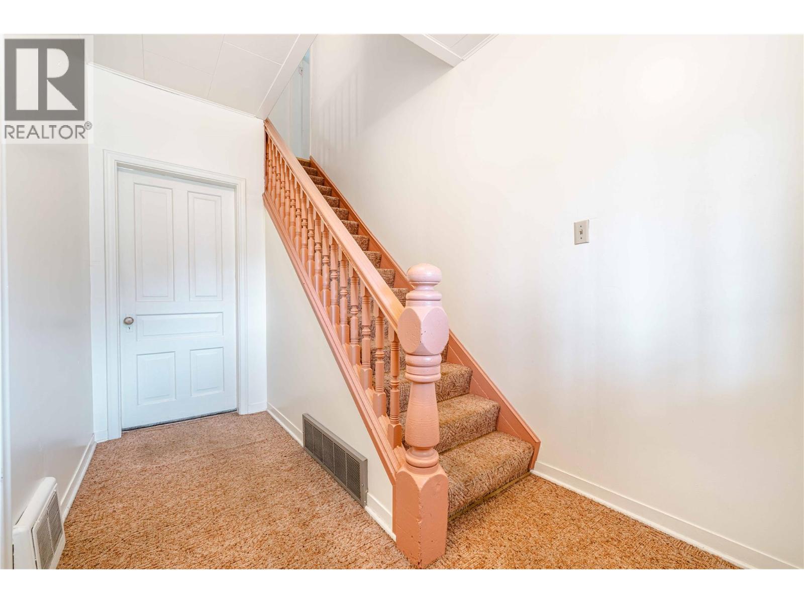 514 Fourth Street E, Revelstoke