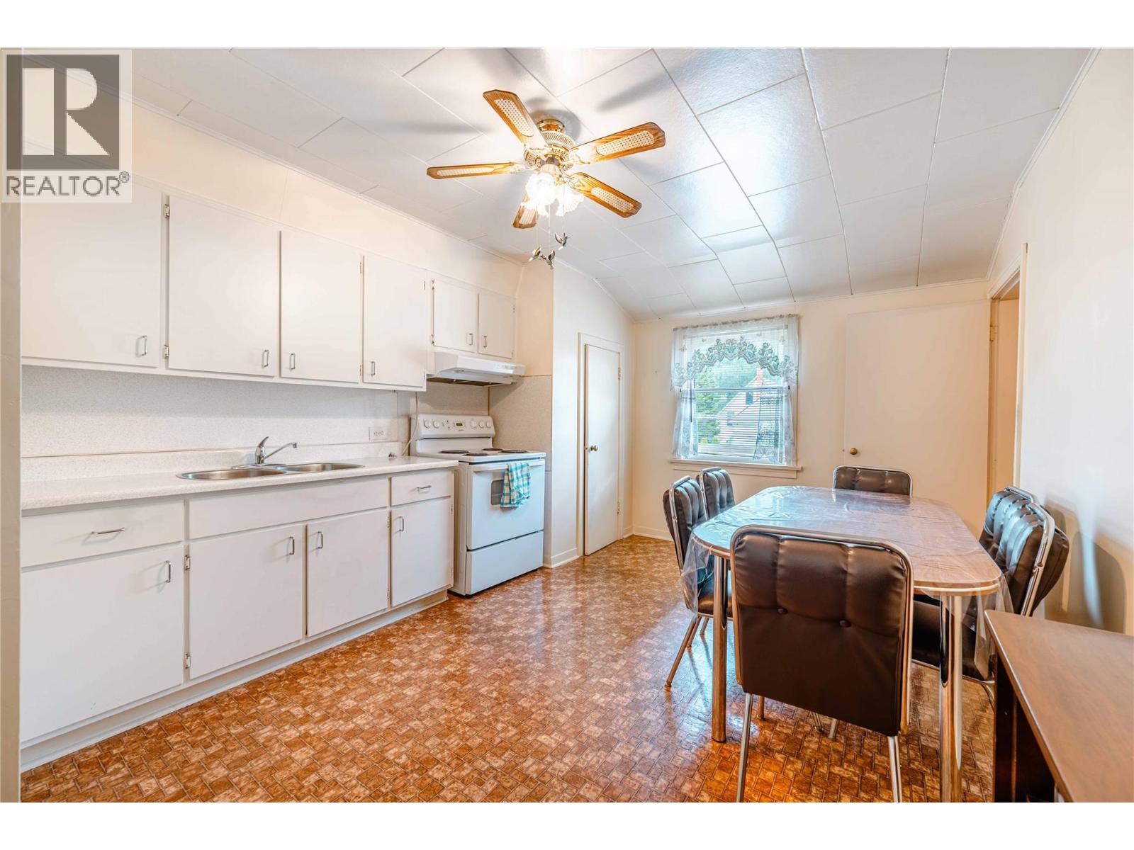 514 Fourth Street E - 22