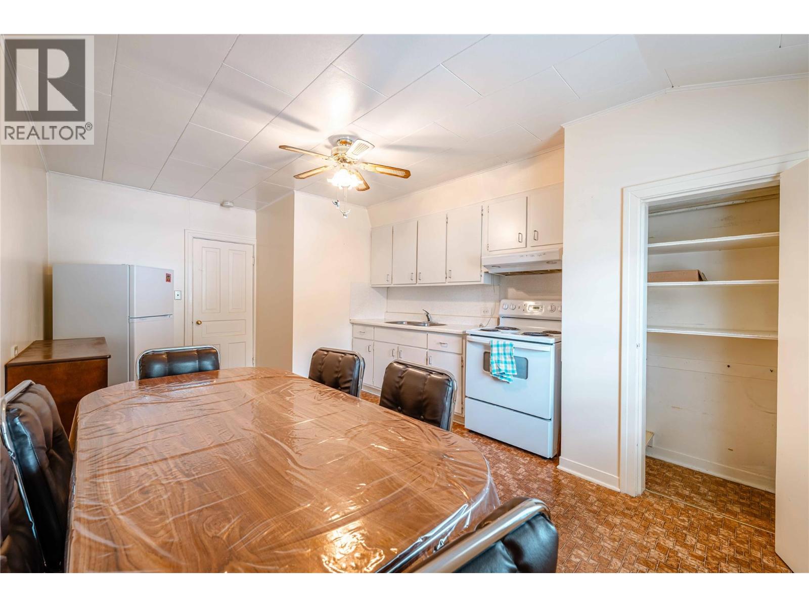 514 Fourth Street E - 23