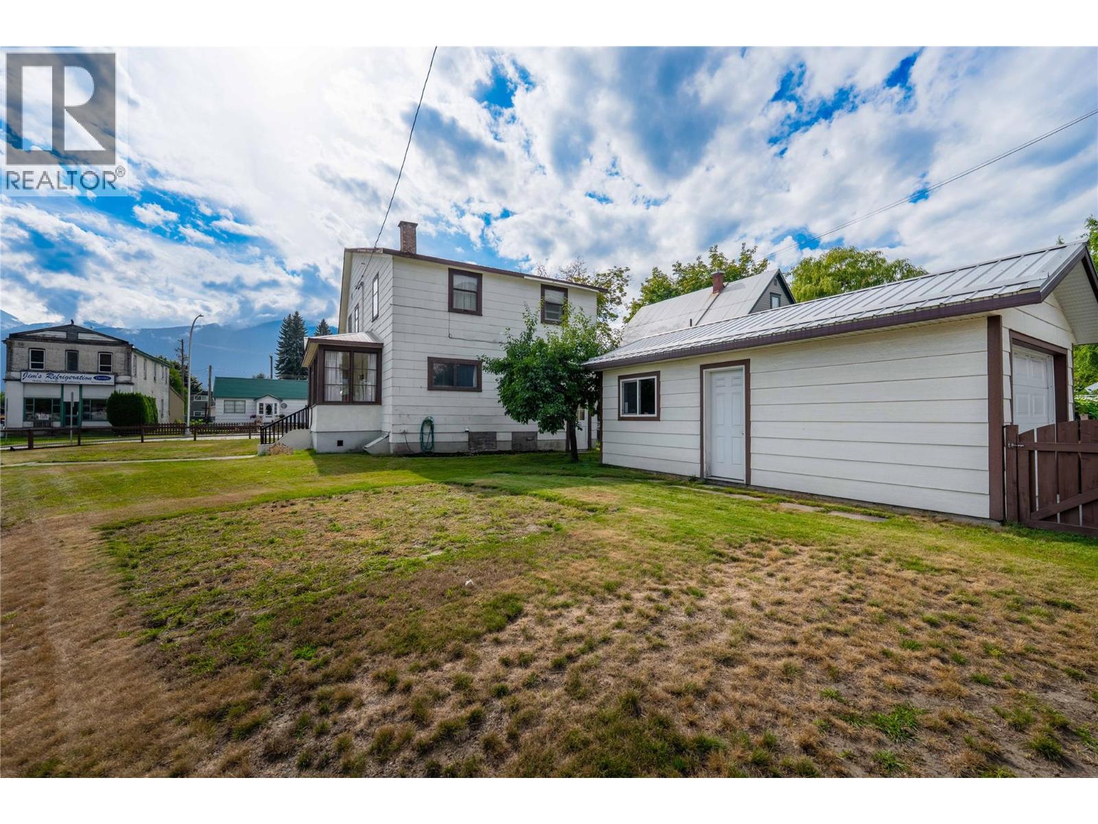 514 Fourth Street E, Revelstoke