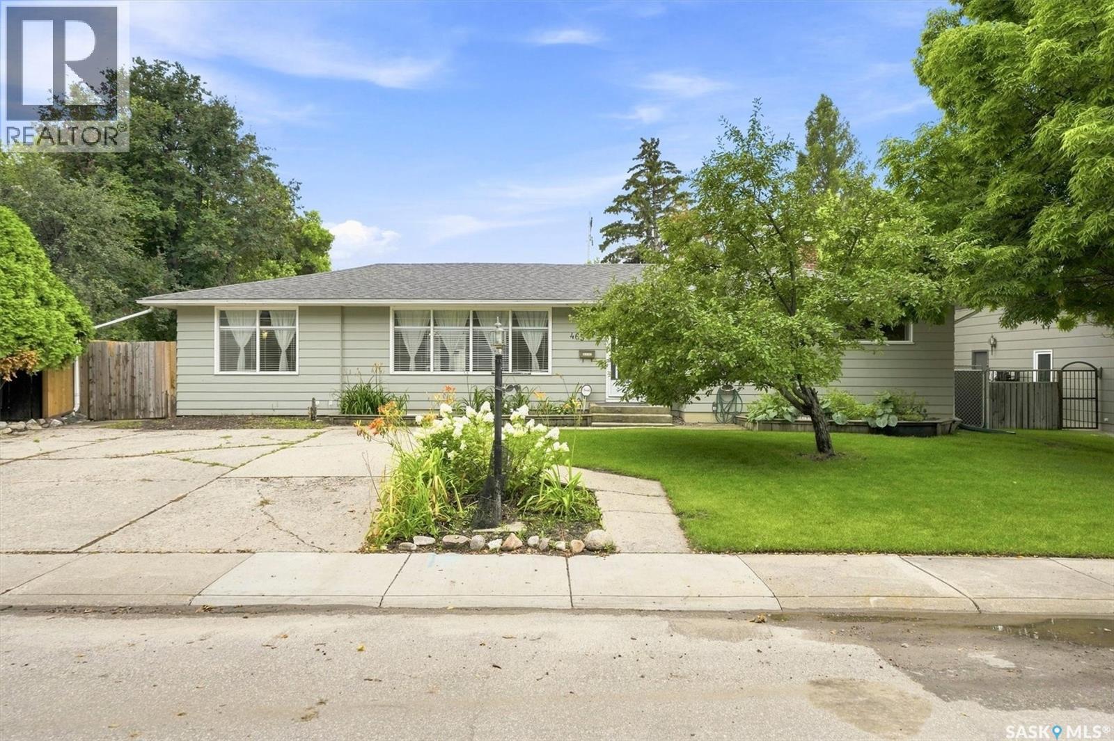 465 Birch CRESCENT - 1