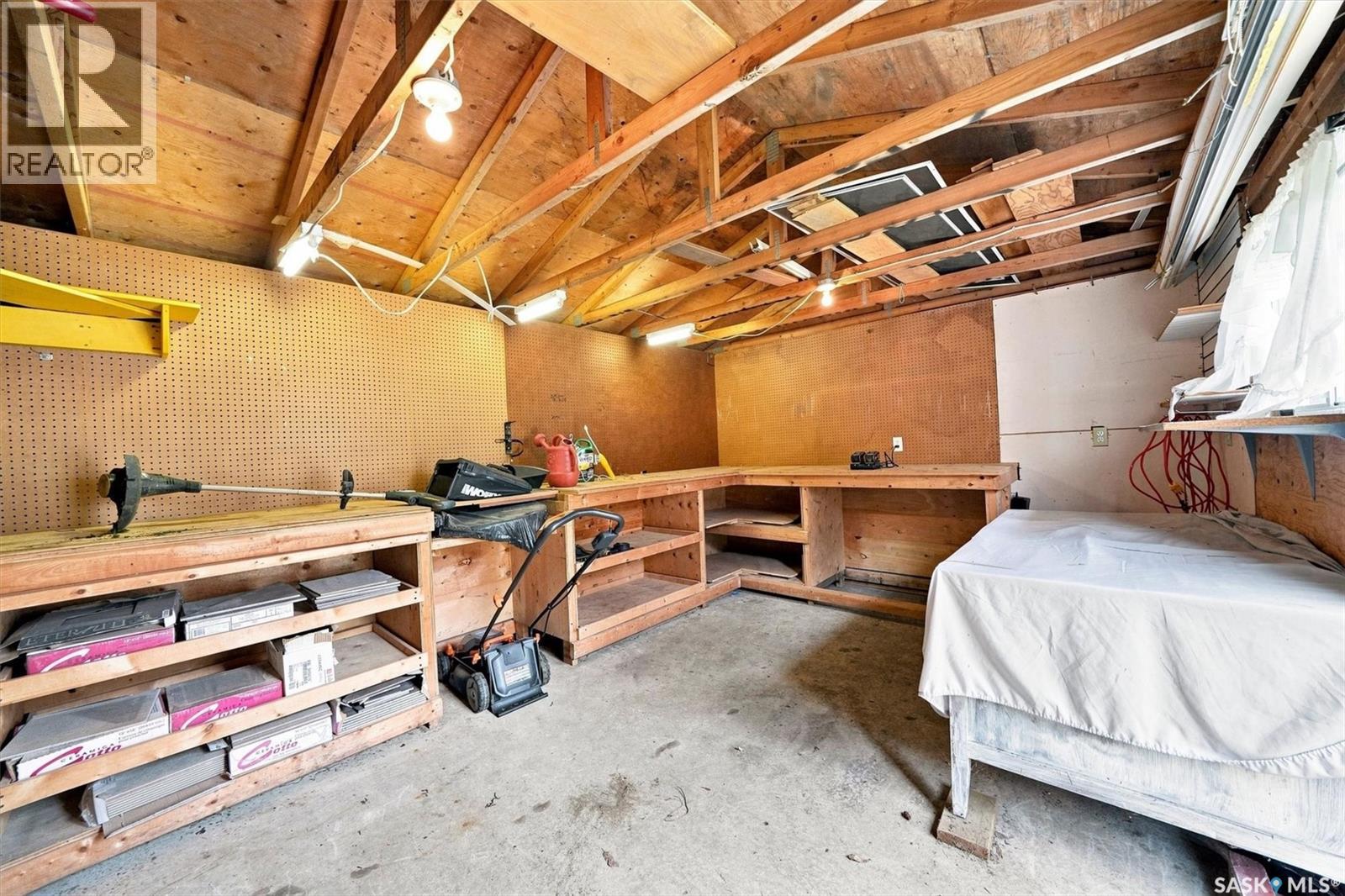 465 Birch CRESCENT - 47