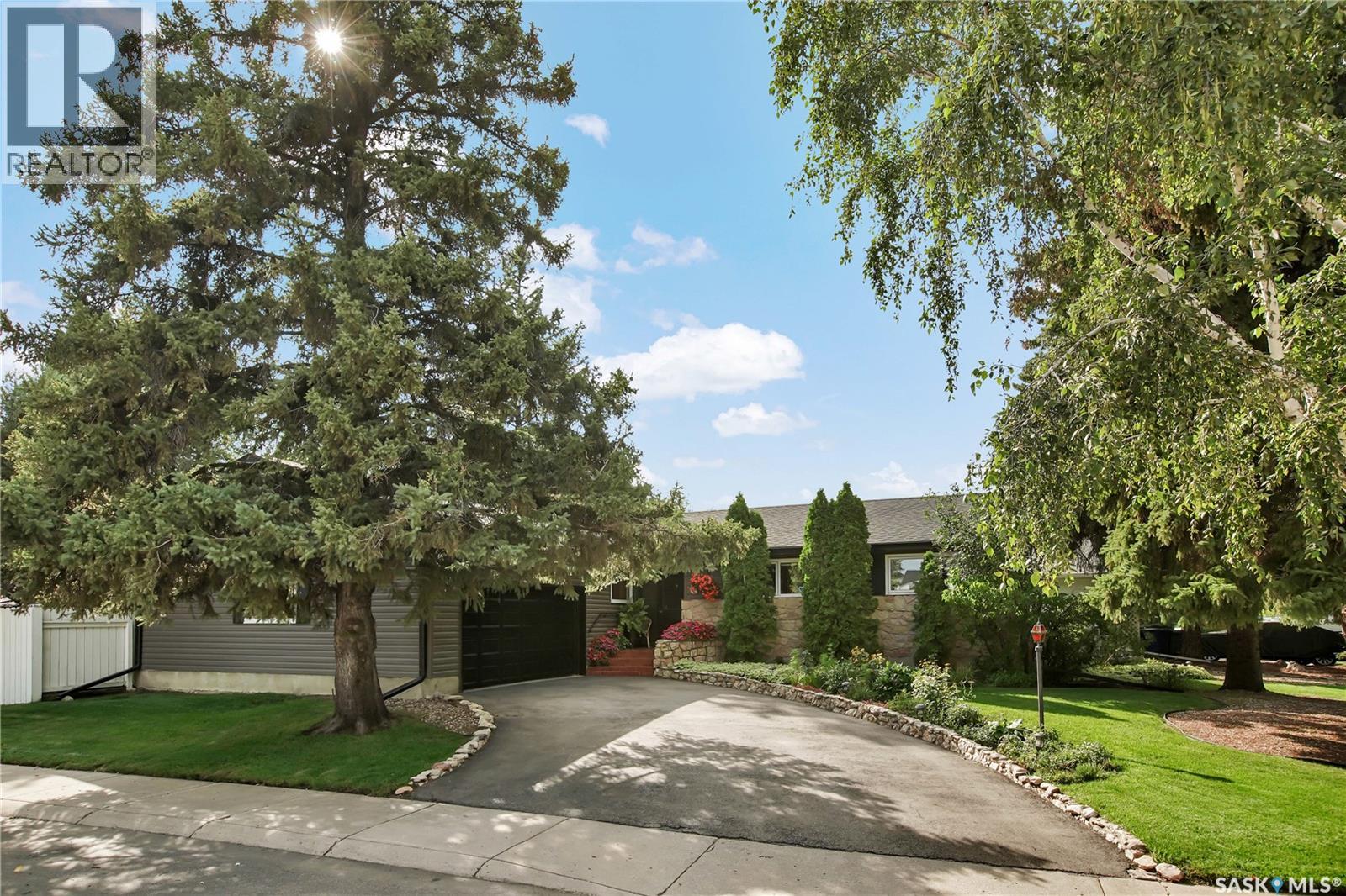 30 Yale CRESCENT, Saskatoon Saskatchewan — photo 2