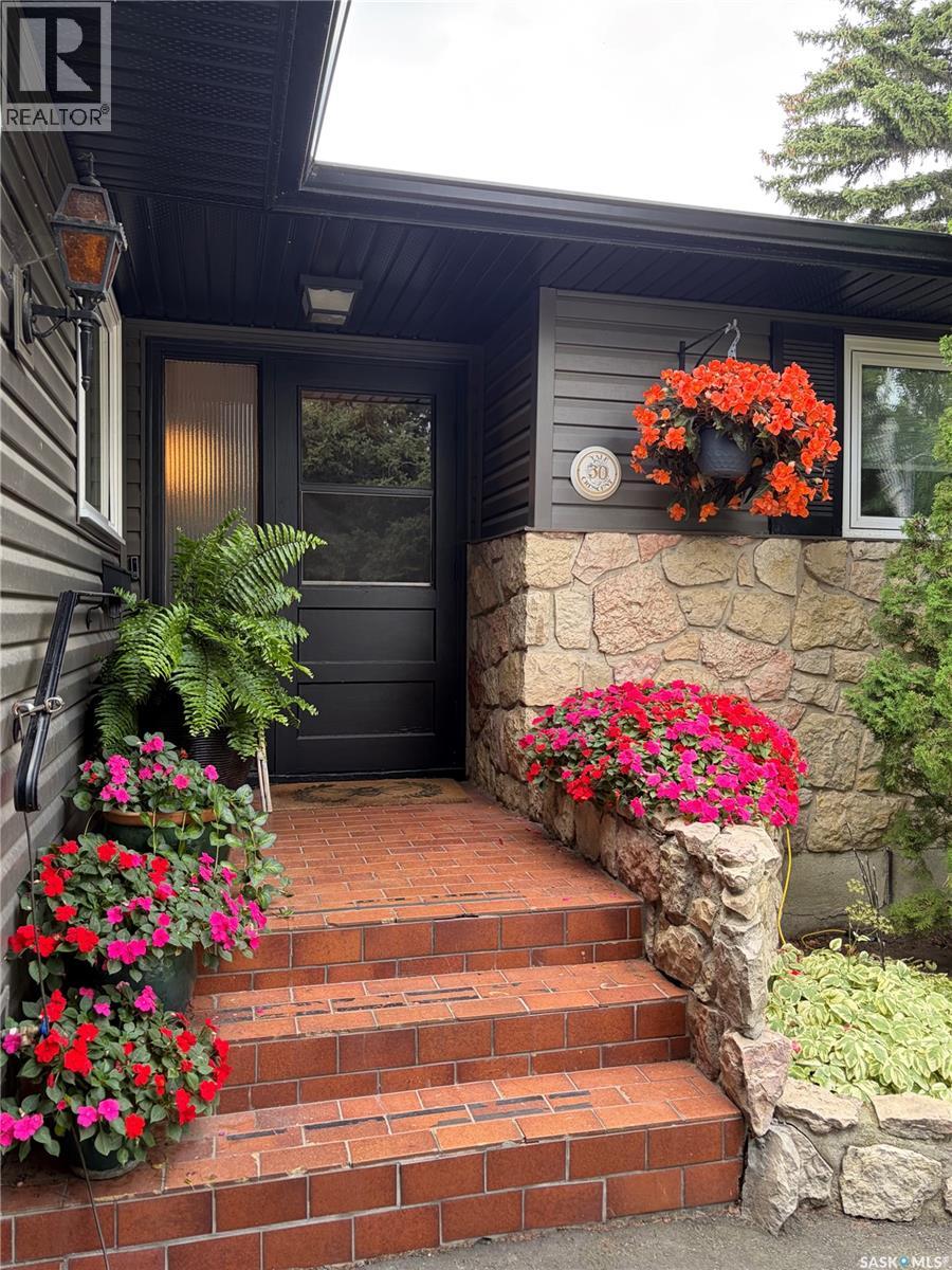 30 Yale CRESCENT, Saskatoon Saskatchewan — photo 5