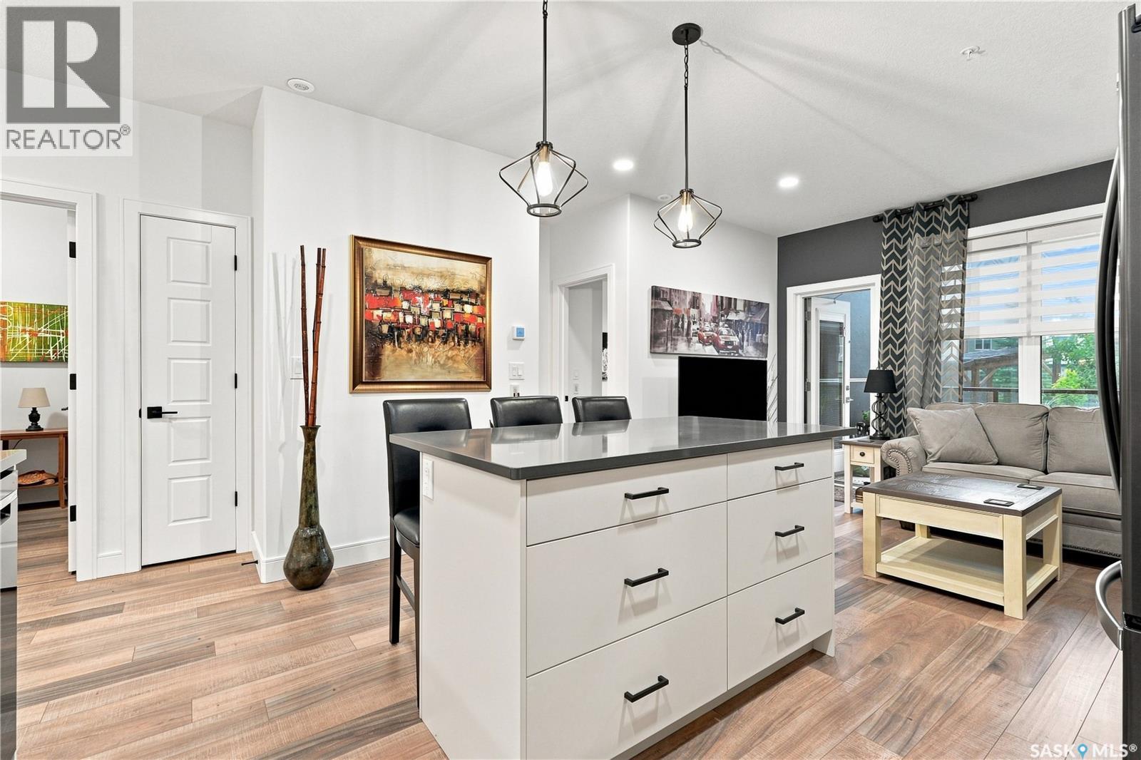#114 105 Willis CRESCENT - 11