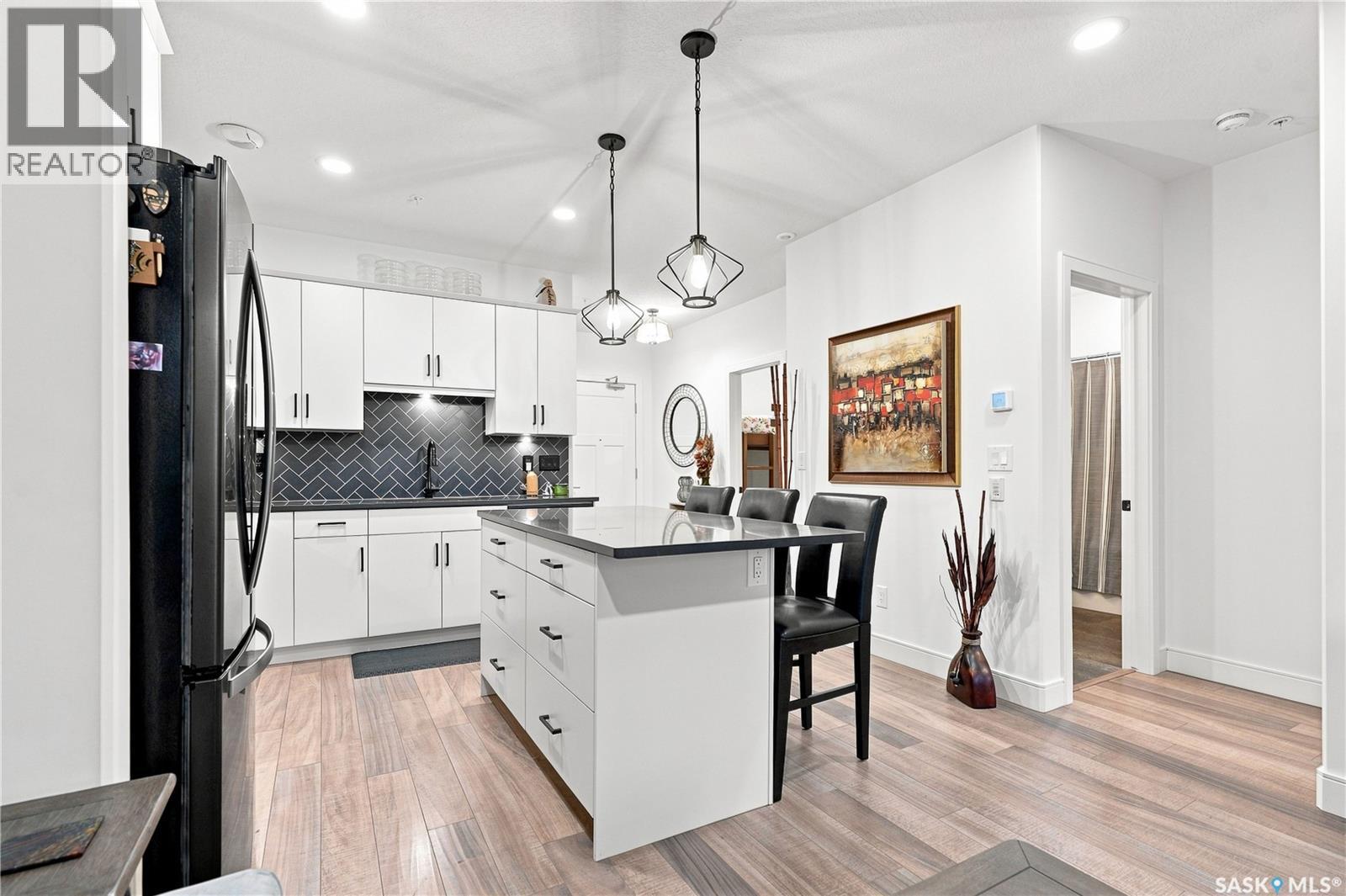 #114 105 Willis CRESCENT - 18