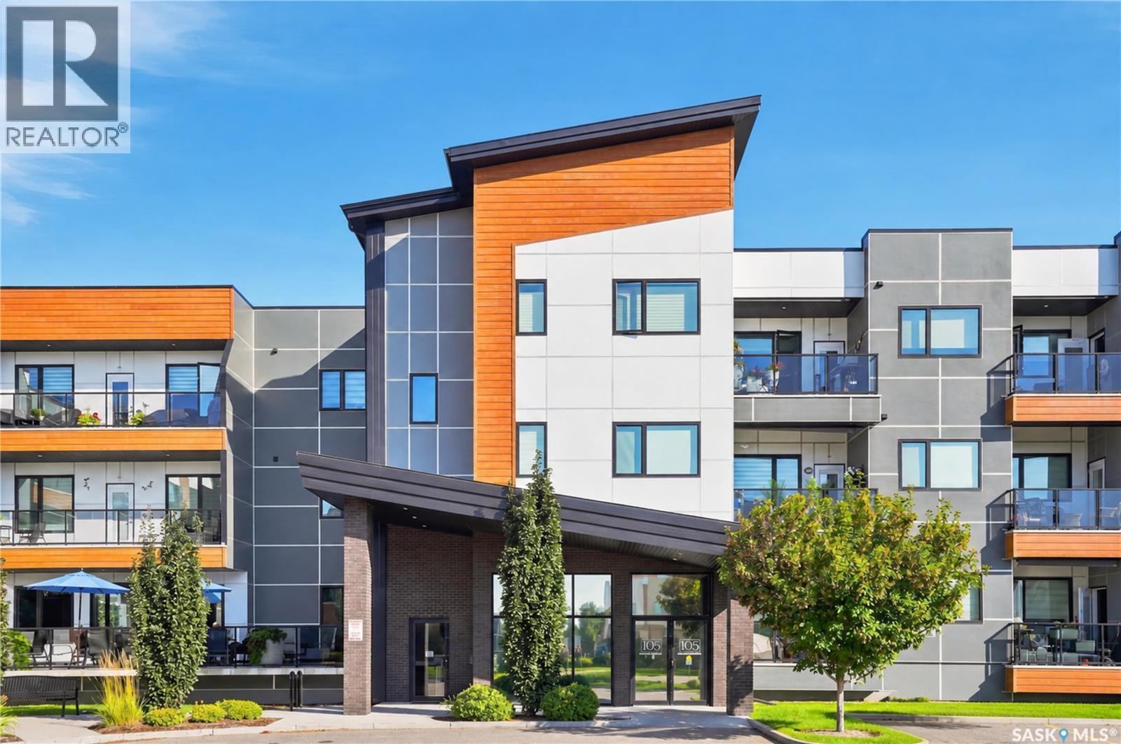 #114 105 Willis CRESCENT - 2