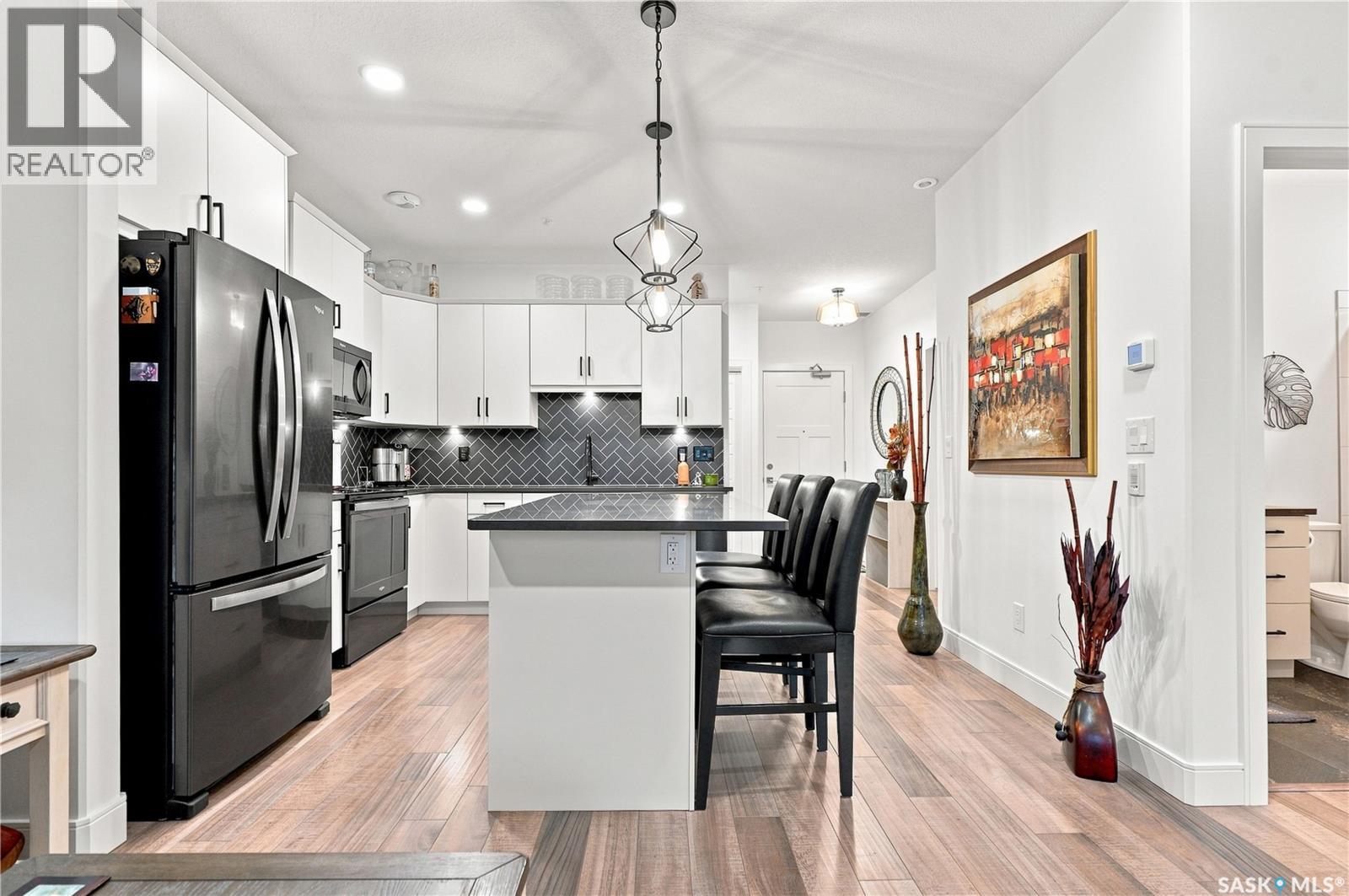 #114 105 Willis CRESCENT - 8
