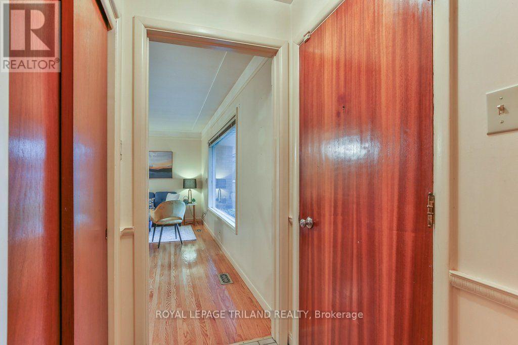 242 BURLINGTON STREET, London South (South J) — photo 8