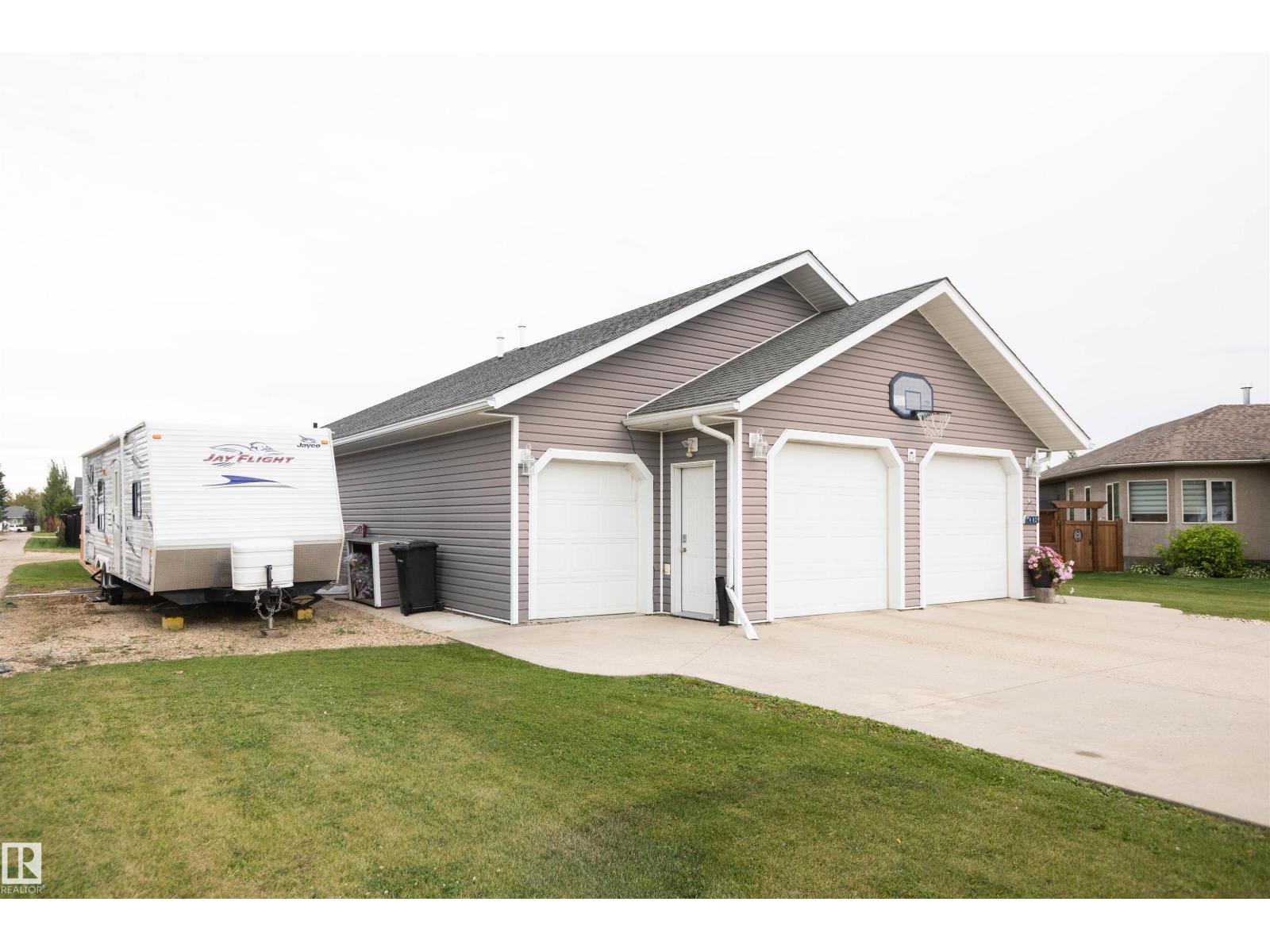 6003 50 Ave - 3